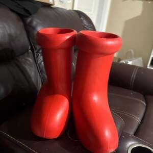 MSCHF Big Red Boot - Viral Astro Boy Style Rubber Boots Size 40-41 R